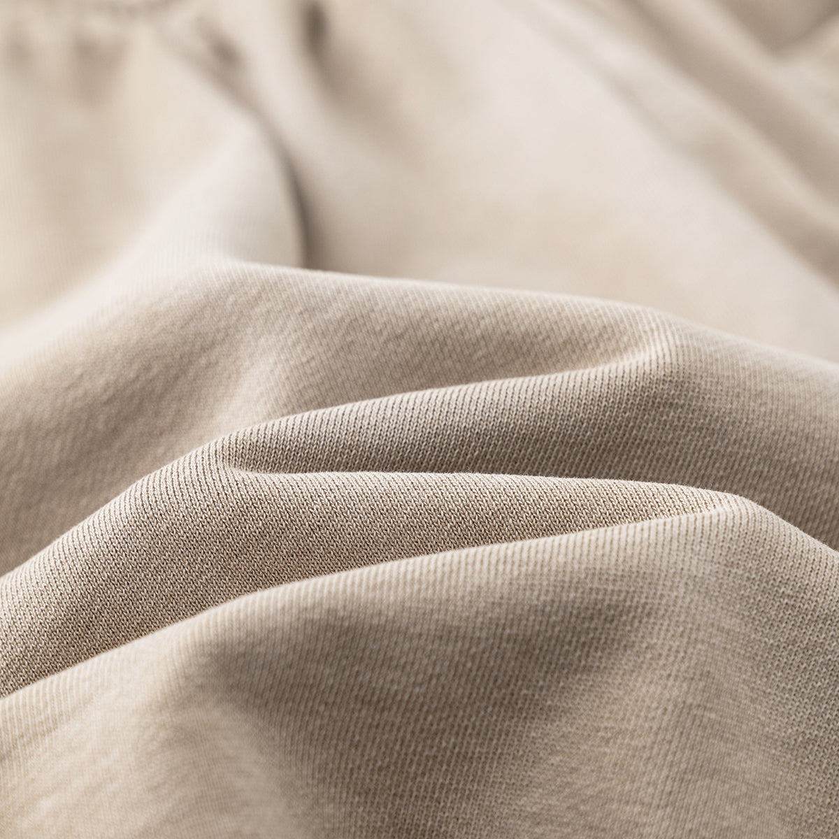 Pantalones cortos desgastados y descoloridos