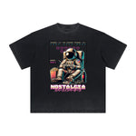 Camiseta vintage deshilachada con estampado de ciencia ficción y futurismo