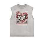 Camiseta sin mangas con estampado de mariposas y bordes deshilachados