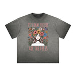 Camiseta gruesa con estampado floral descolorido