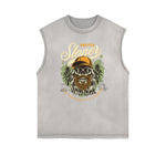 Camiseta sin mangas con gráfico navideño y bordes deshilachados