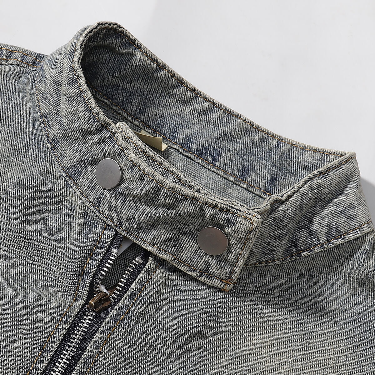 Shorts vaqueros con mariposas bordadas y adornados con perlas