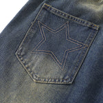 Bermudas con apliques de estrellas y bordes sin rematar en contraste