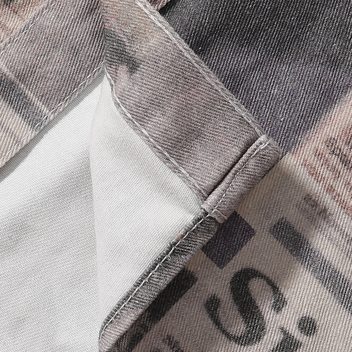 Shorts vaqueros con mariposas bordadas y adornados con perlas