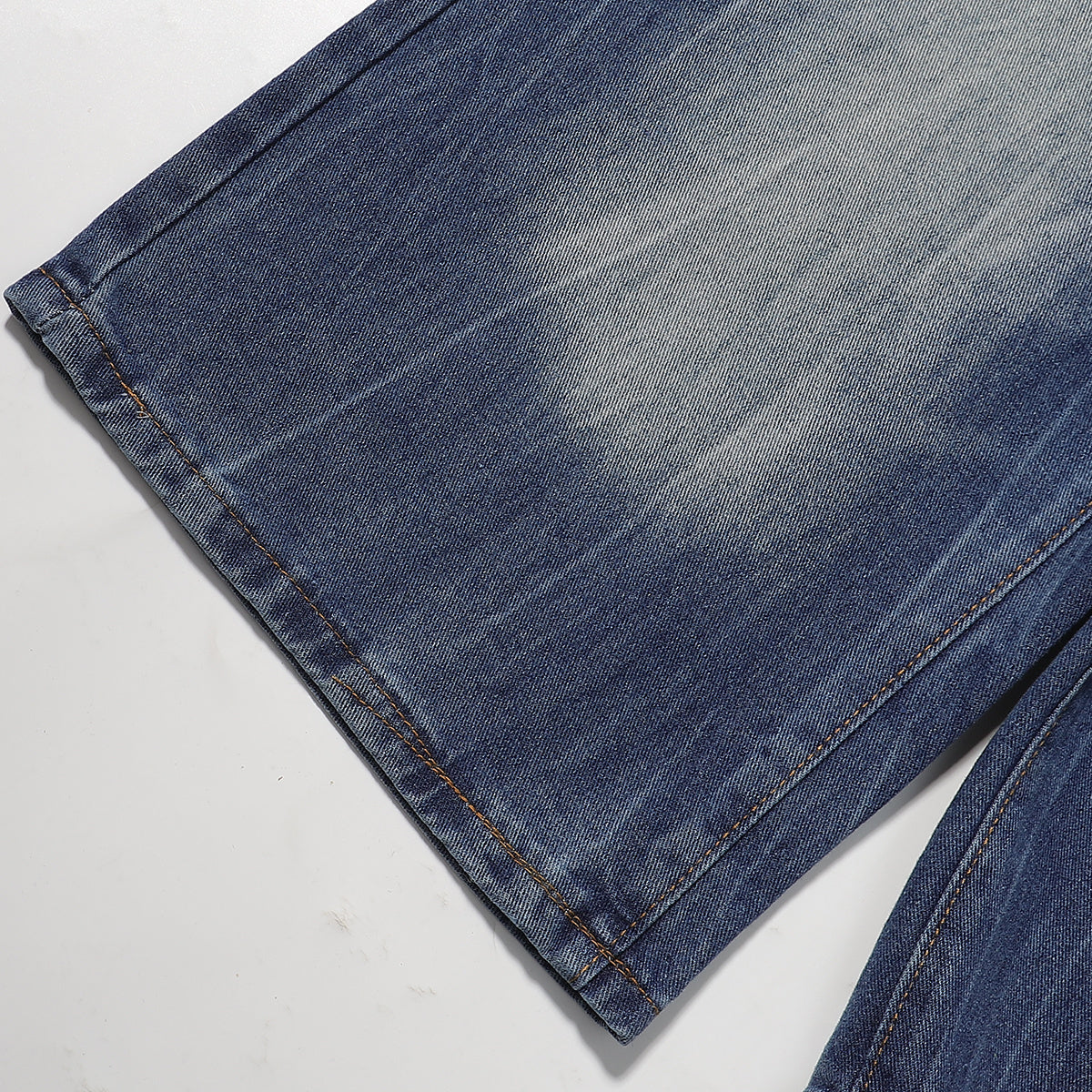 Bermudas vaqueras rasgadas con parches de camuflaje