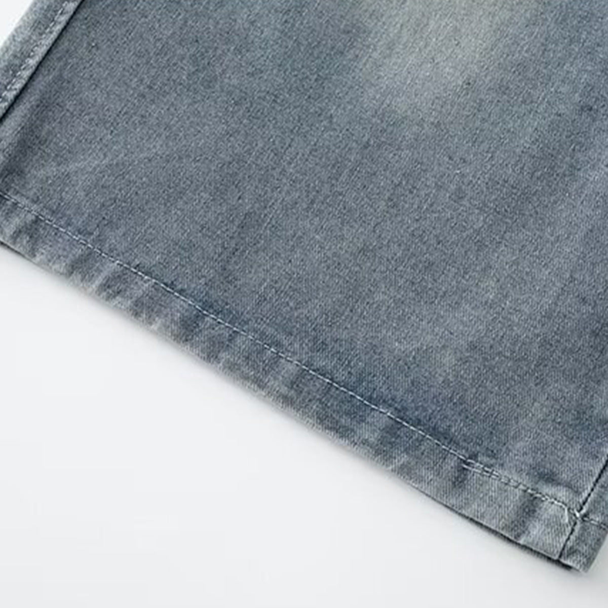 Bermudas vaqueras rasgadas con parches de camuflaje