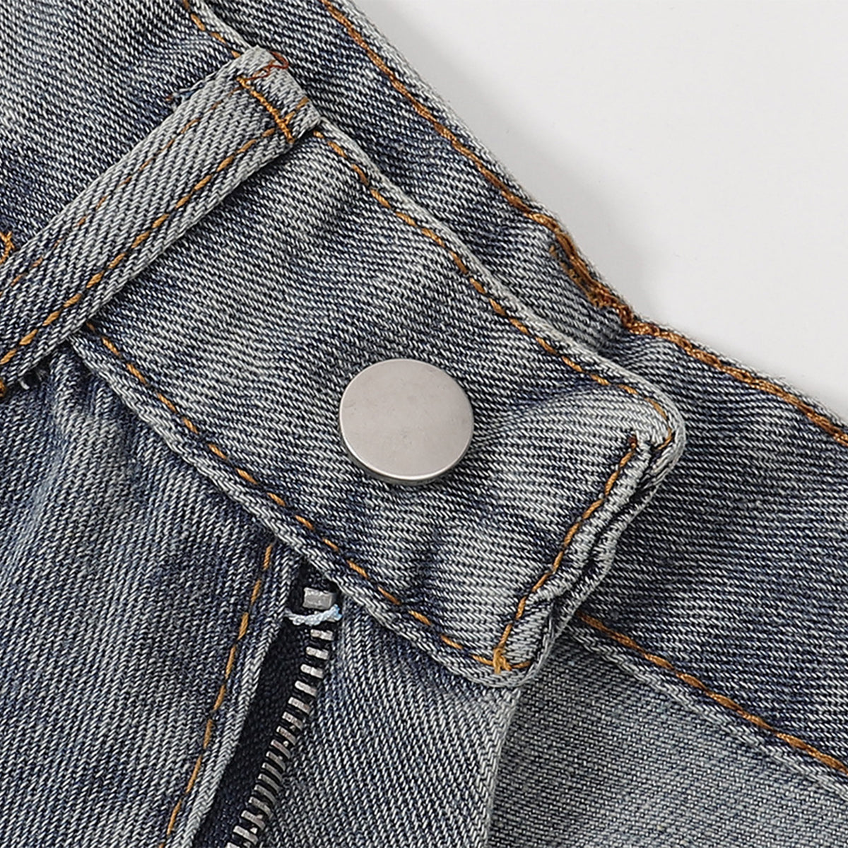 Bermudas vaqueras rasgadas con parches de camuflaje