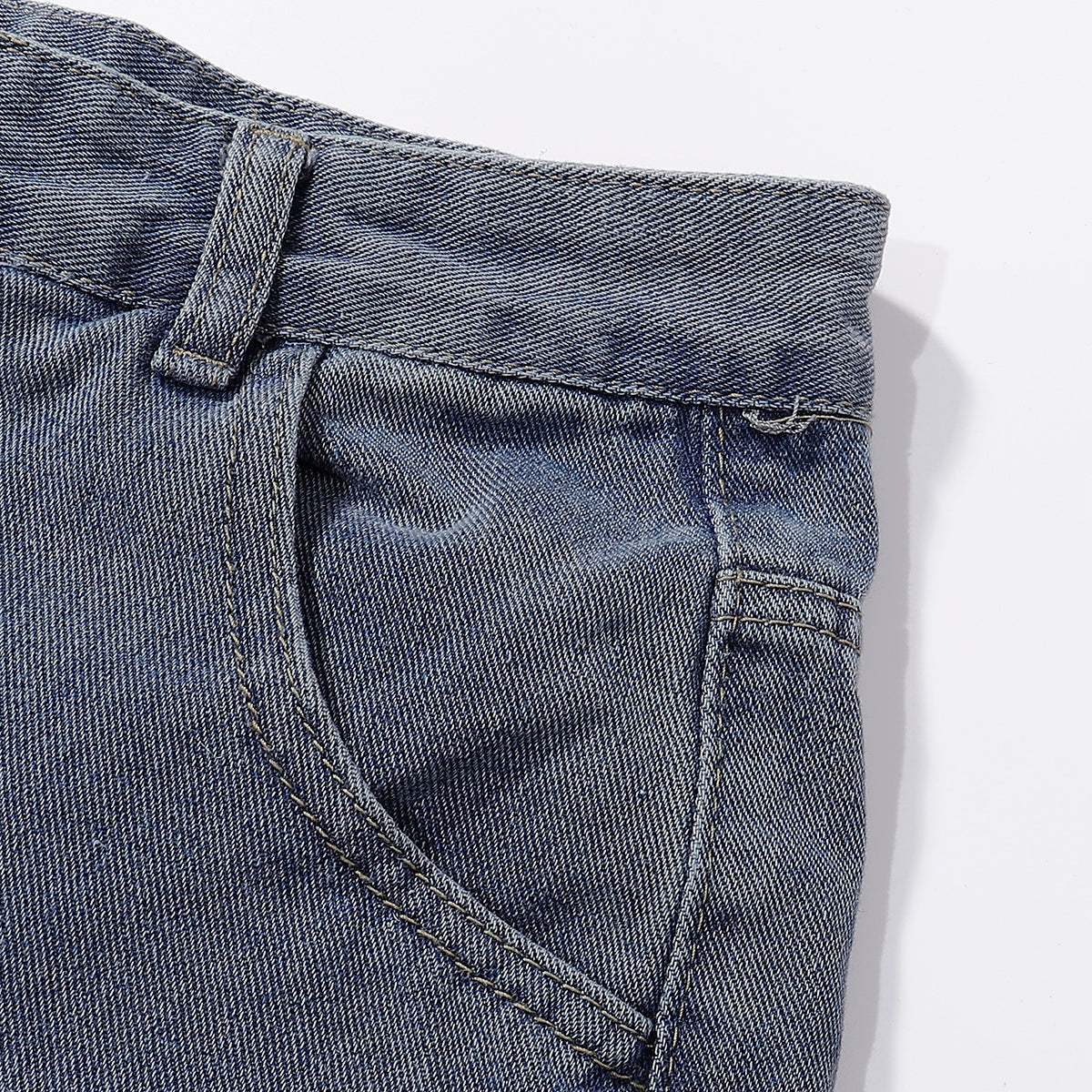 Bermudas vaqueras rasgadas con parches de camuflaje