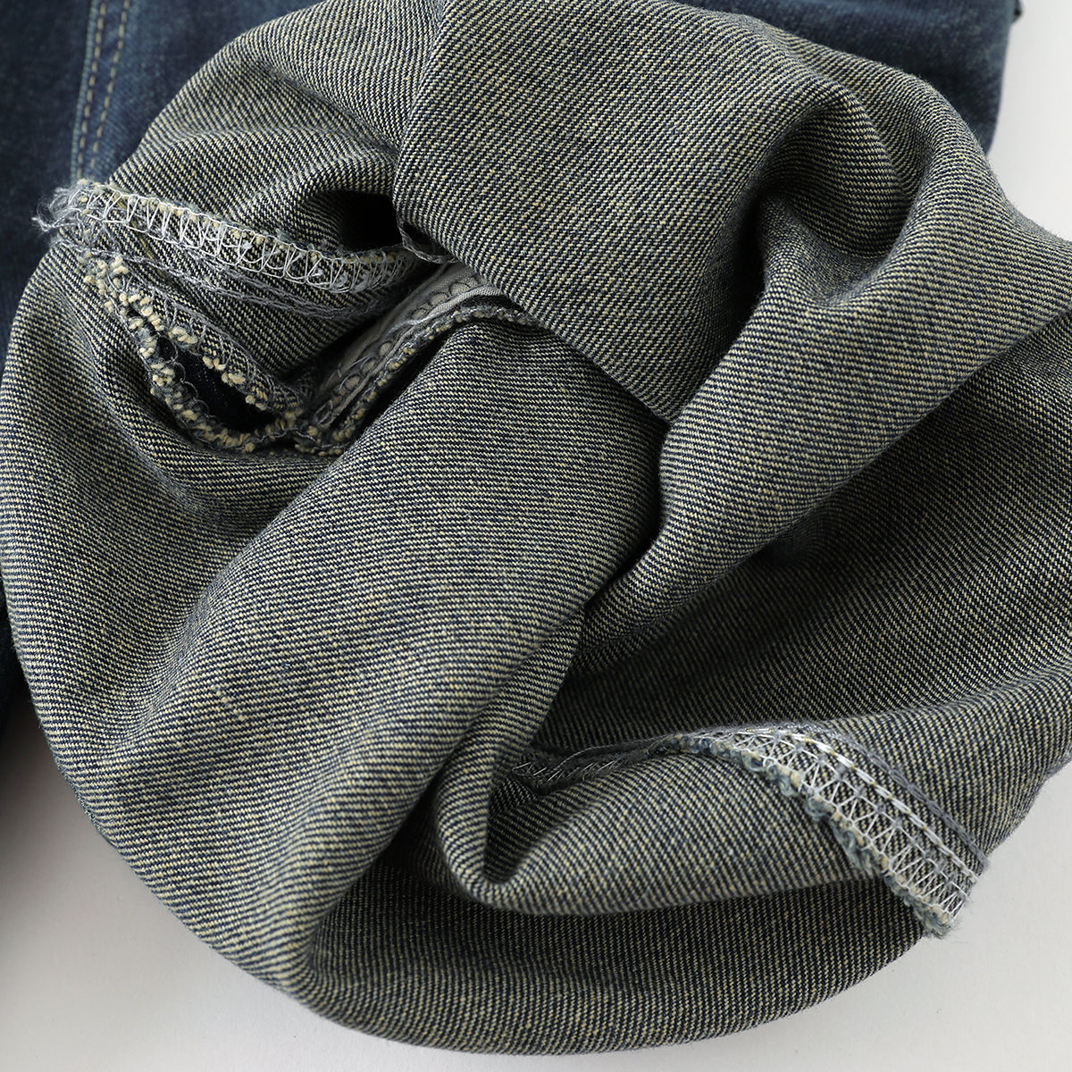 Bermudas con cintura elástica y cremallera decorativa