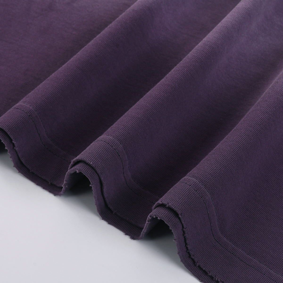 Camiseta de algodón con bordes desgastados y degradados de 7.8 oz