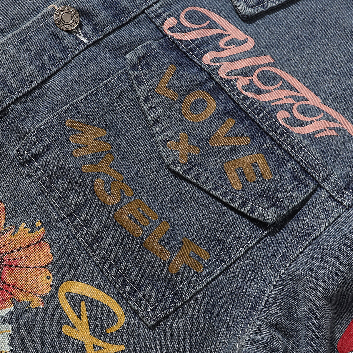 Shorts vaqueros con mariposas bordadas y adornados con perlas