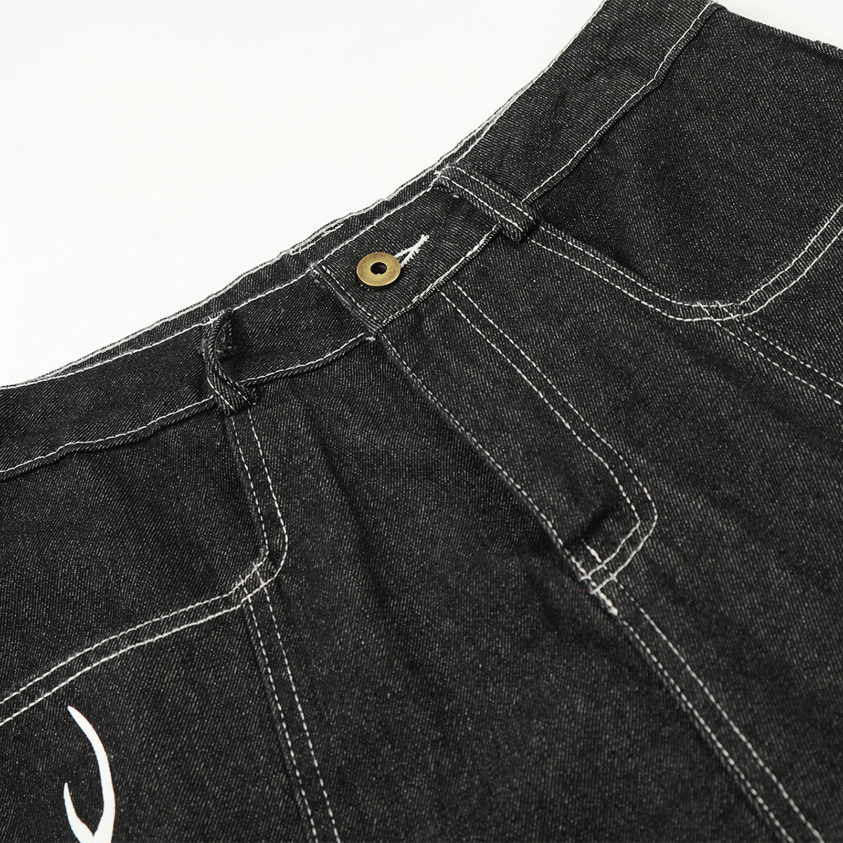Bermudas vaqueras rasgadas con parches de camuflaje