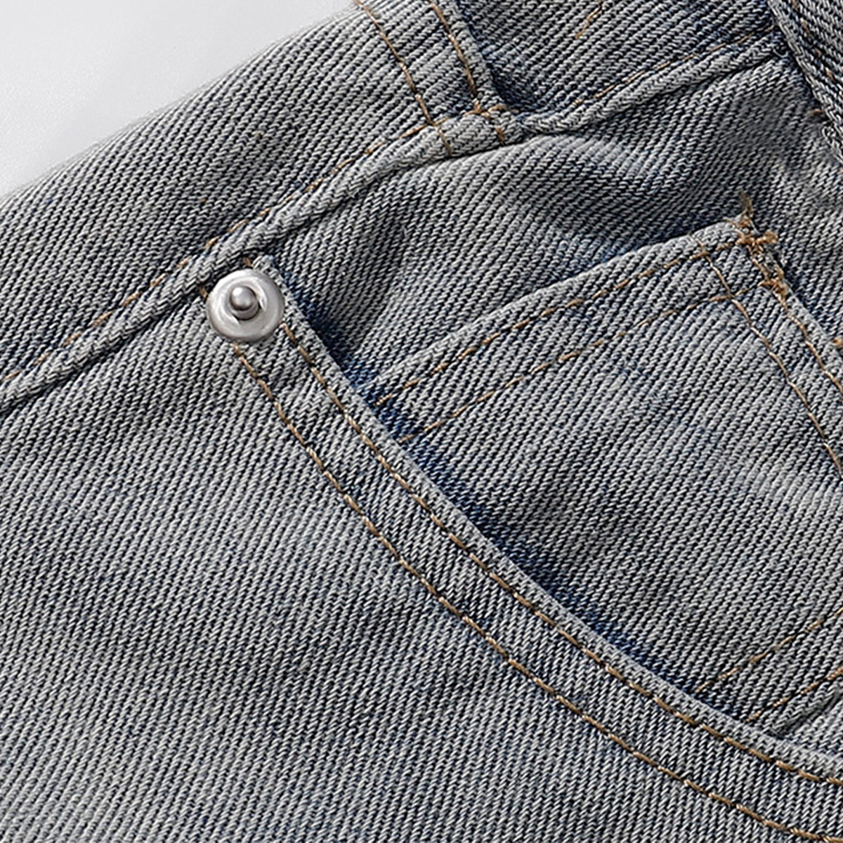 Bermudas vaqueras rasgadas con parches de camuflaje