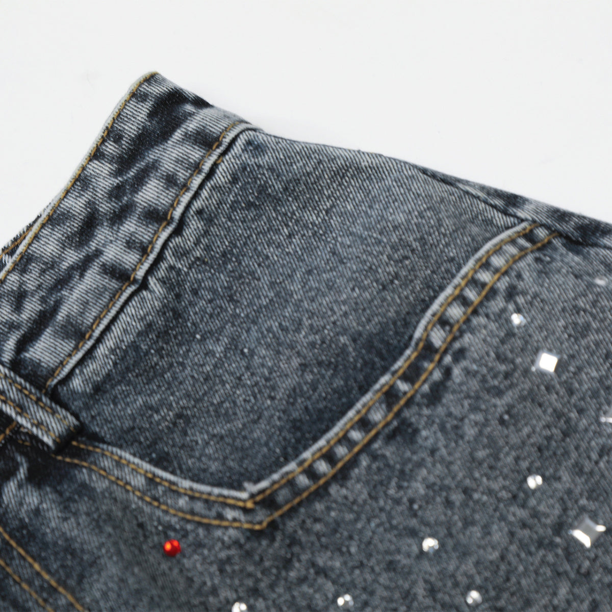 Bermudas vaqueras rasgadas con parches de camuflaje