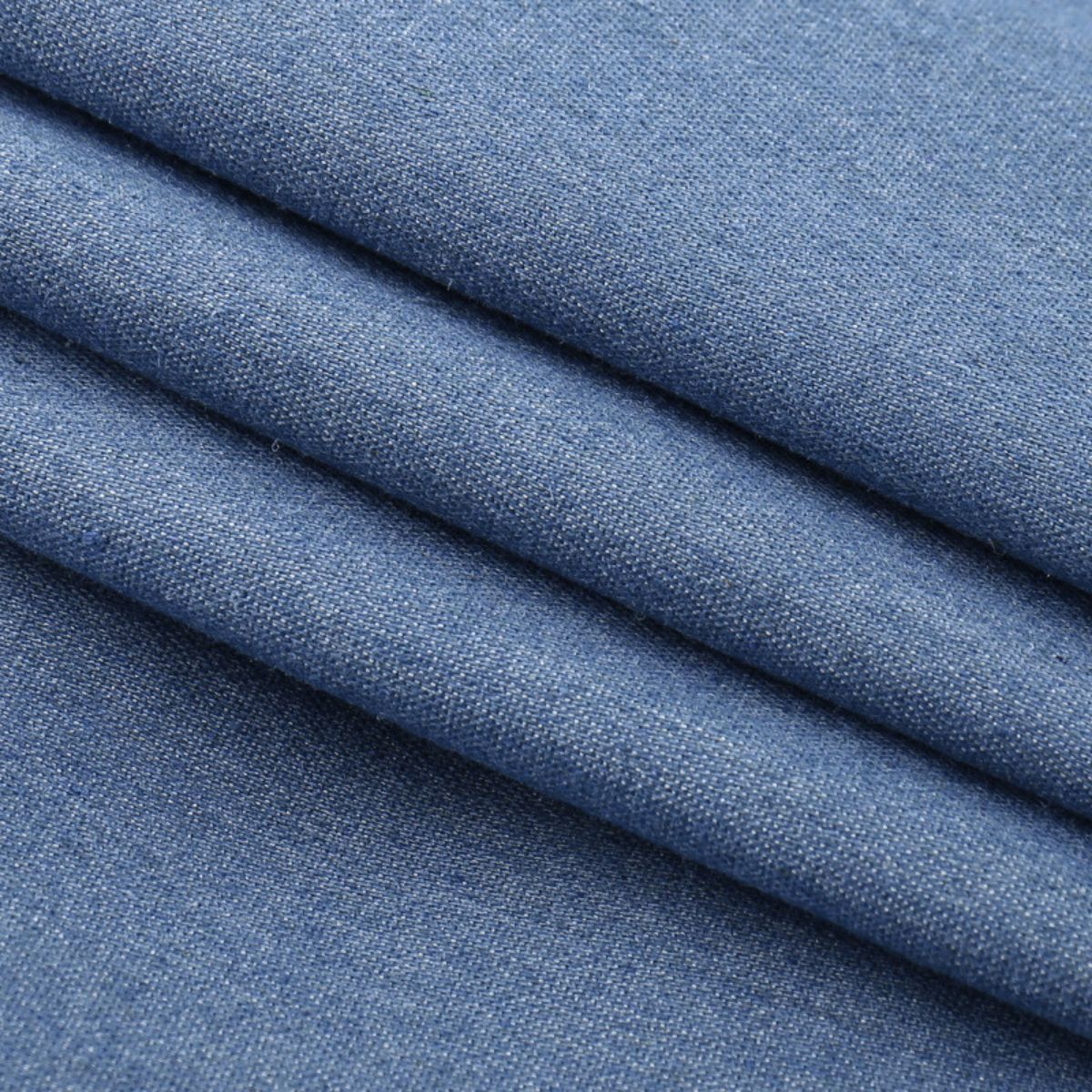 Vestido mini de mezclilla con apliques florales