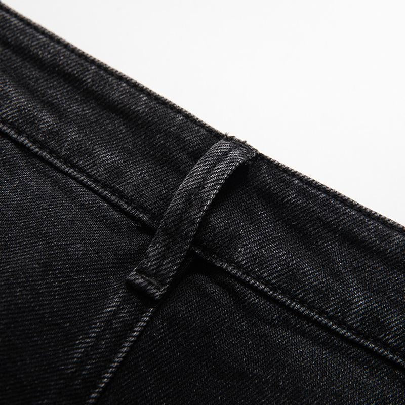 Vaqueros de cintura alta con aberturas y cuentas de perlas