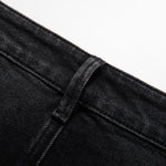 Vaqueros de cintura alta con aberturas y cuentas de perlas