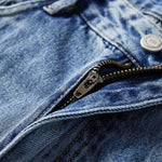 Vaqueros rectos rotos con dobladillo desgastado