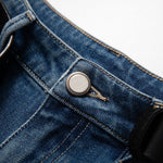 Vaqueros recortados con bordado floral y pedrería