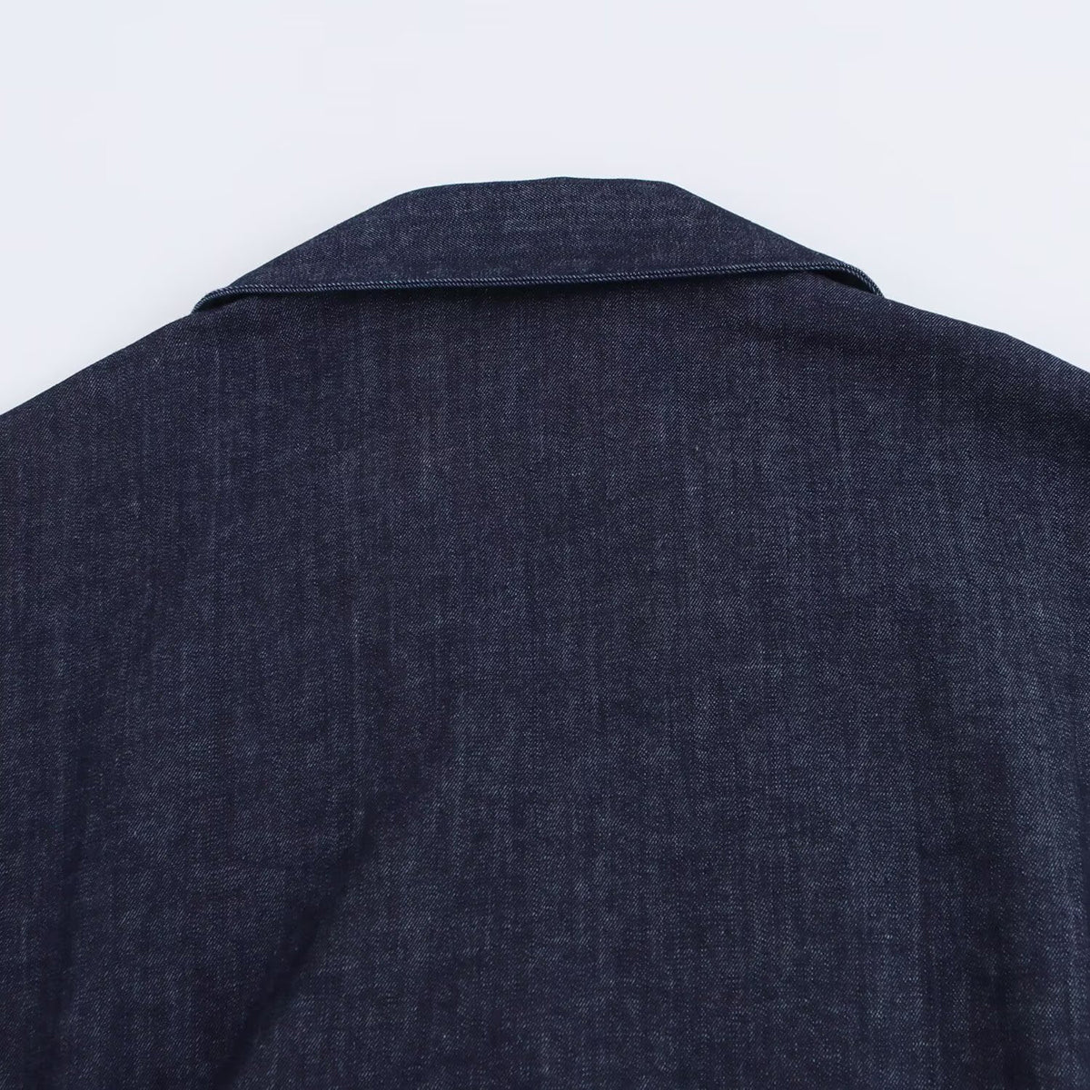 Vestido midi de mezclilla con botones delanteros y manga corta