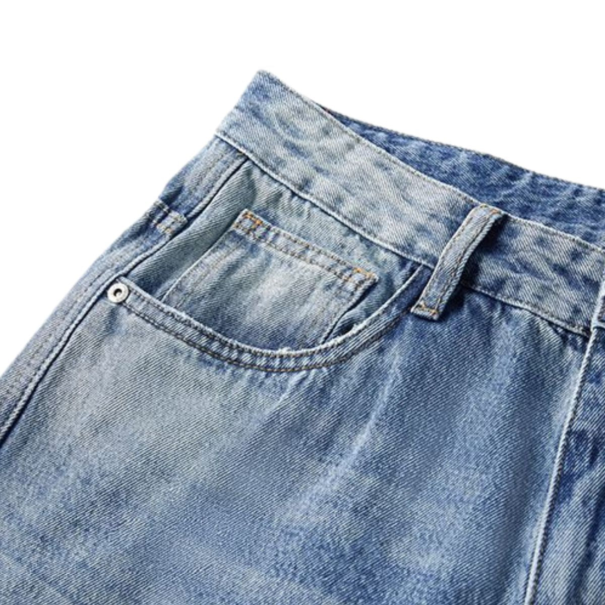 Vaqueros rectos rotos con dobladillo desgastado