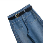 Vaqueros recortados con bordado floral y pedrería