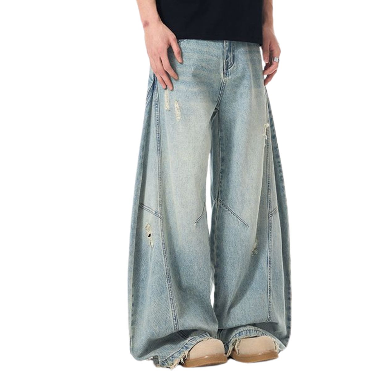 Vaqueros desgastados con dobladillo sin rematar y pierna de barril rotos