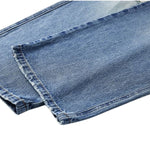 Vaqueros rectos rotos con dobladillo desgastado