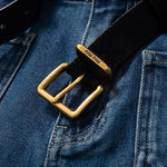 Vaqueros recortados con bordado floral y pedrería