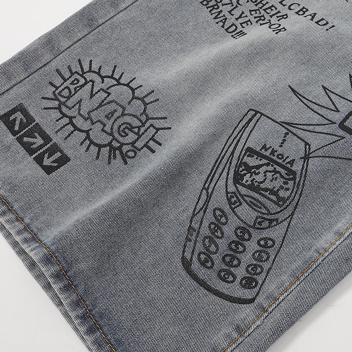 Bermudas vaqueras rasgadas con parches de camuflaje