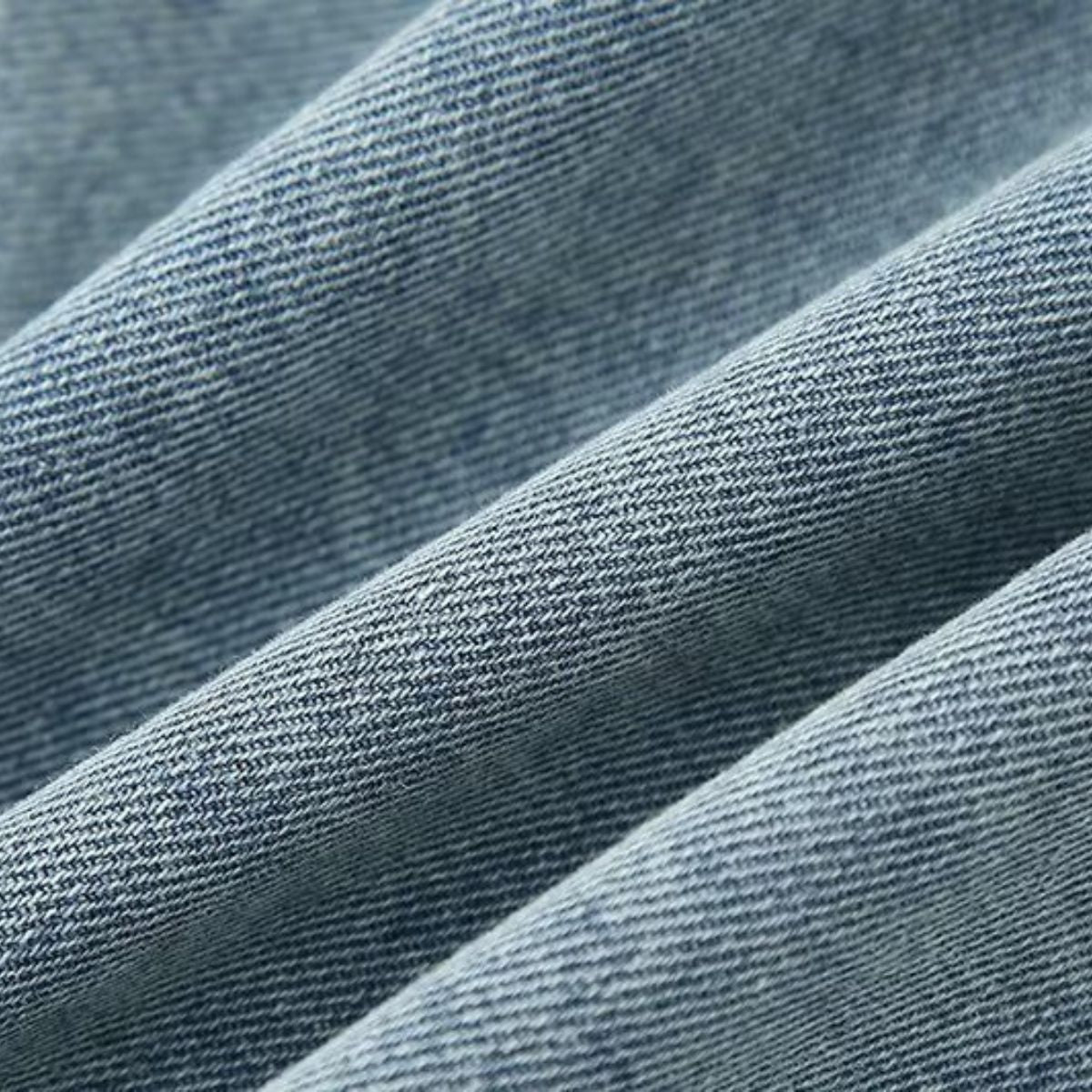 Shorts vaqueros con mariposas bordadas y adornados con perlas