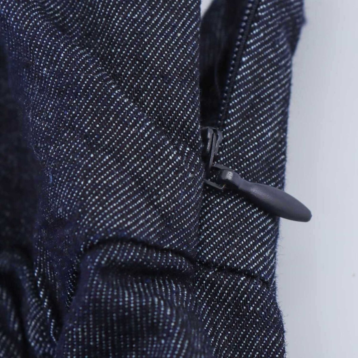 Falda vaquera con bordado de perlas y lavado vintage