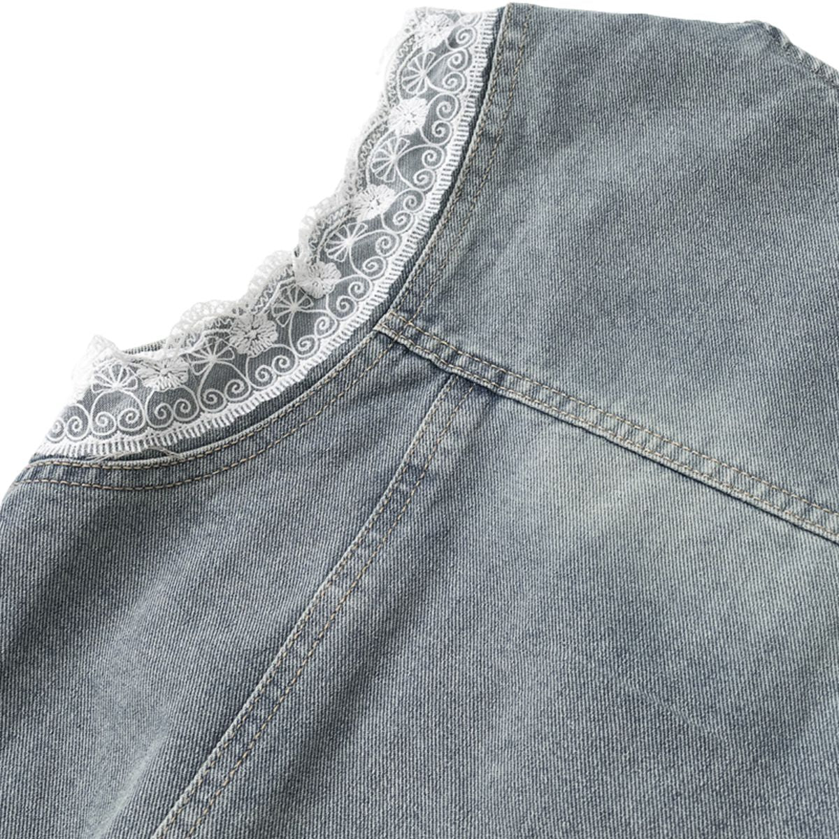 Shorts vaqueros con mariposas bordadas y adornados con perlas