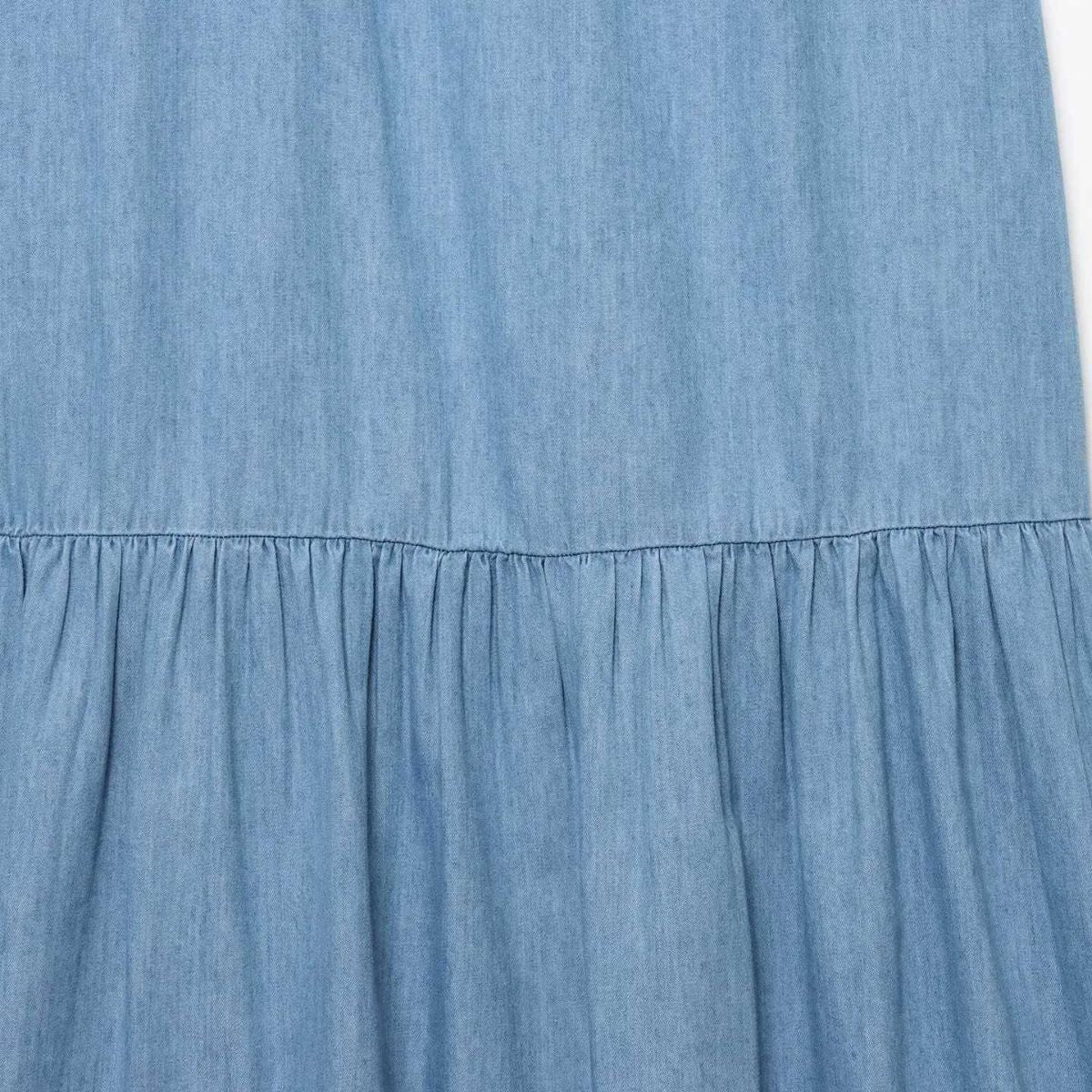 Falda vaquera con bordado de perlas y lavado vintage