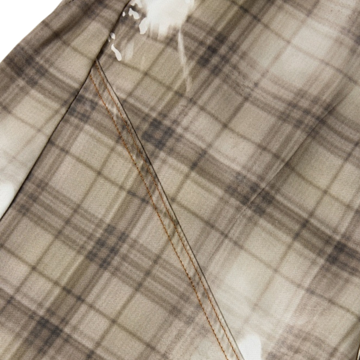 Bermudas vaqueras rasgadas con parches de camuflaje