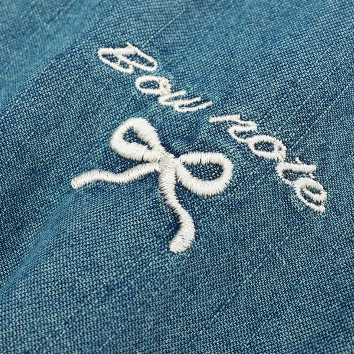 Vestido midi vaquero con corsé bordado con lazo