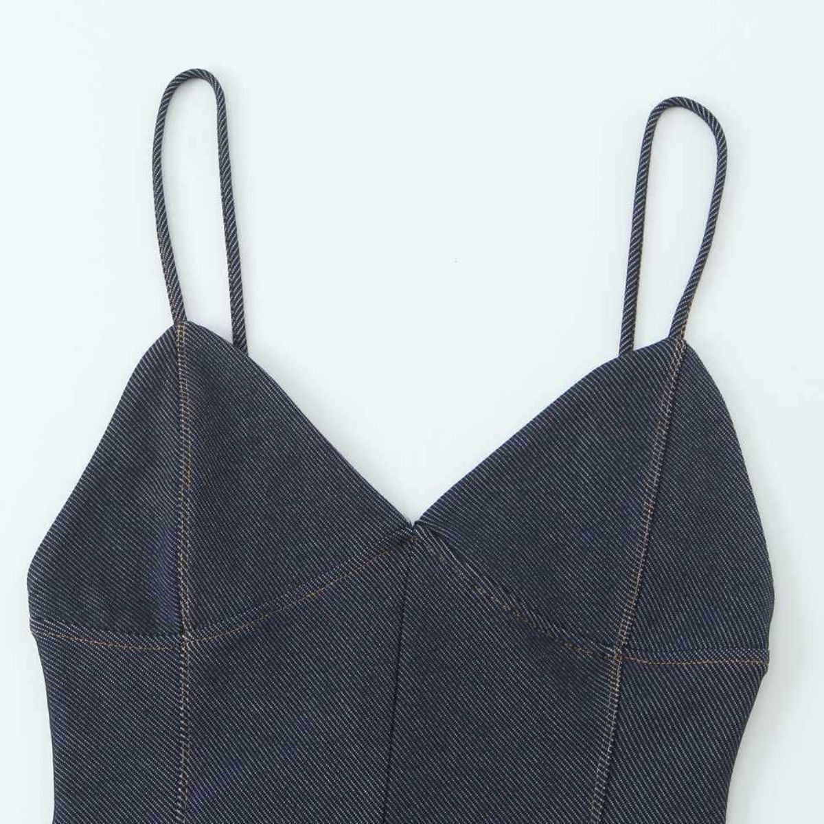 Falda vaquera con bordado de perlas y lavado vintage