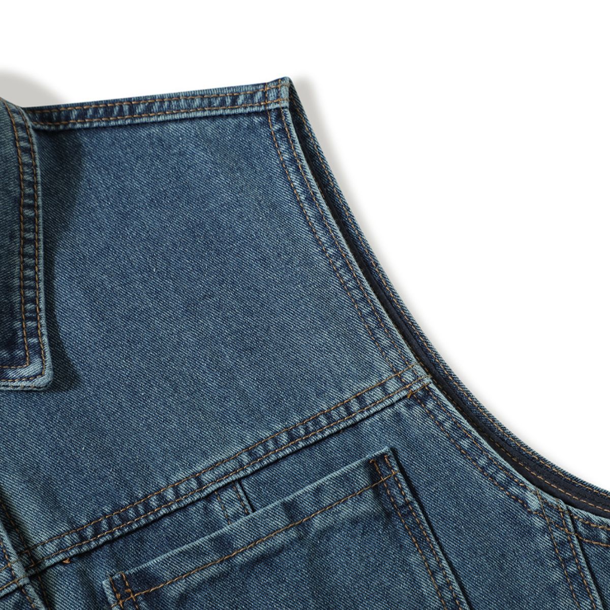 Shorts vaqueros con mariposas bordadas y adornados con perlas