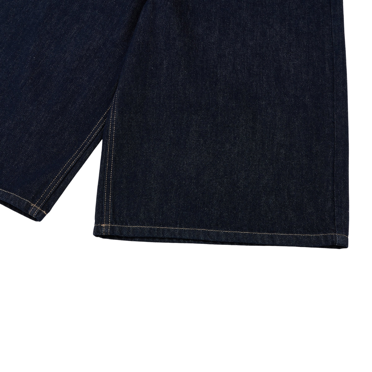Bermudas con lavado vintage y salpicaduras de tinta