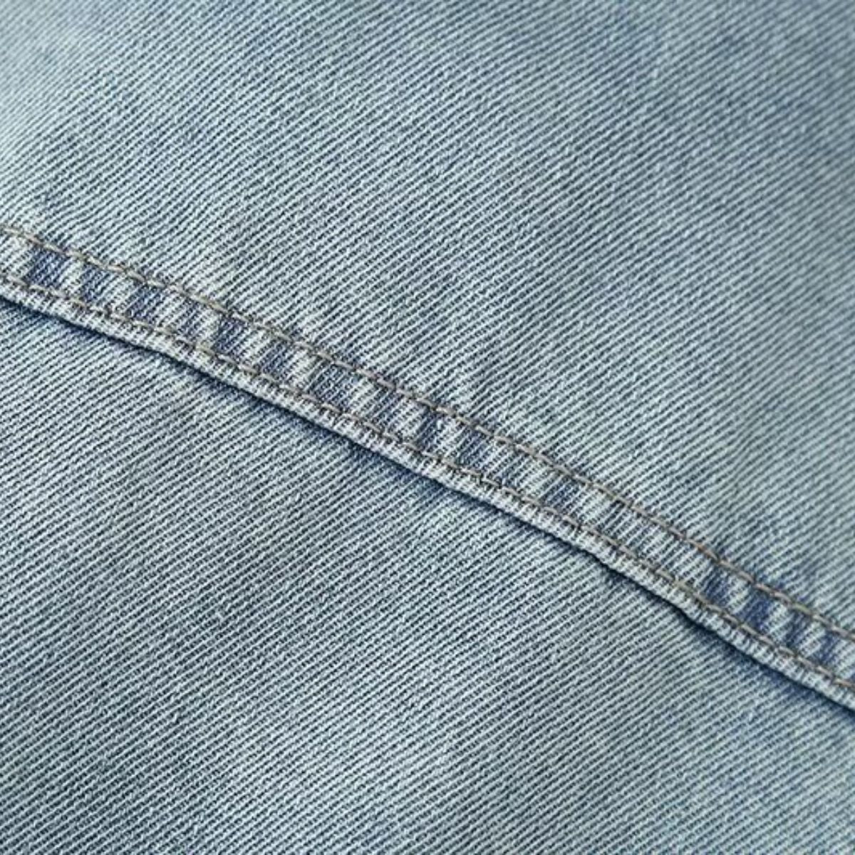 Shorts vaqueros con mariposas bordadas y adornados con perlas