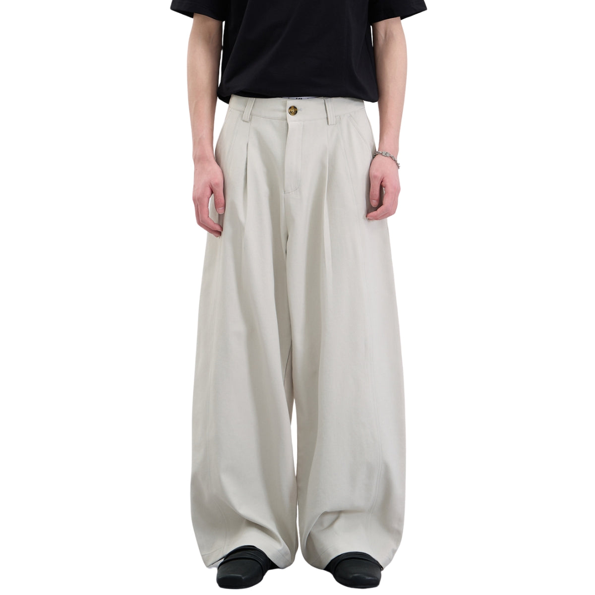 Minimalist Wide-Leg Pleated Pants