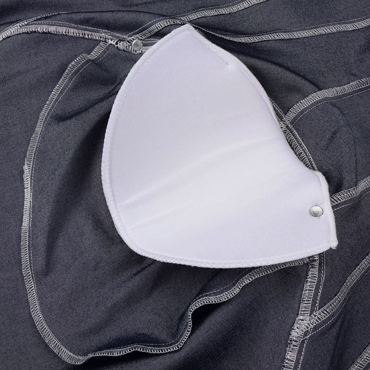 Falda vaquera con bordado de perlas y lavado vintage