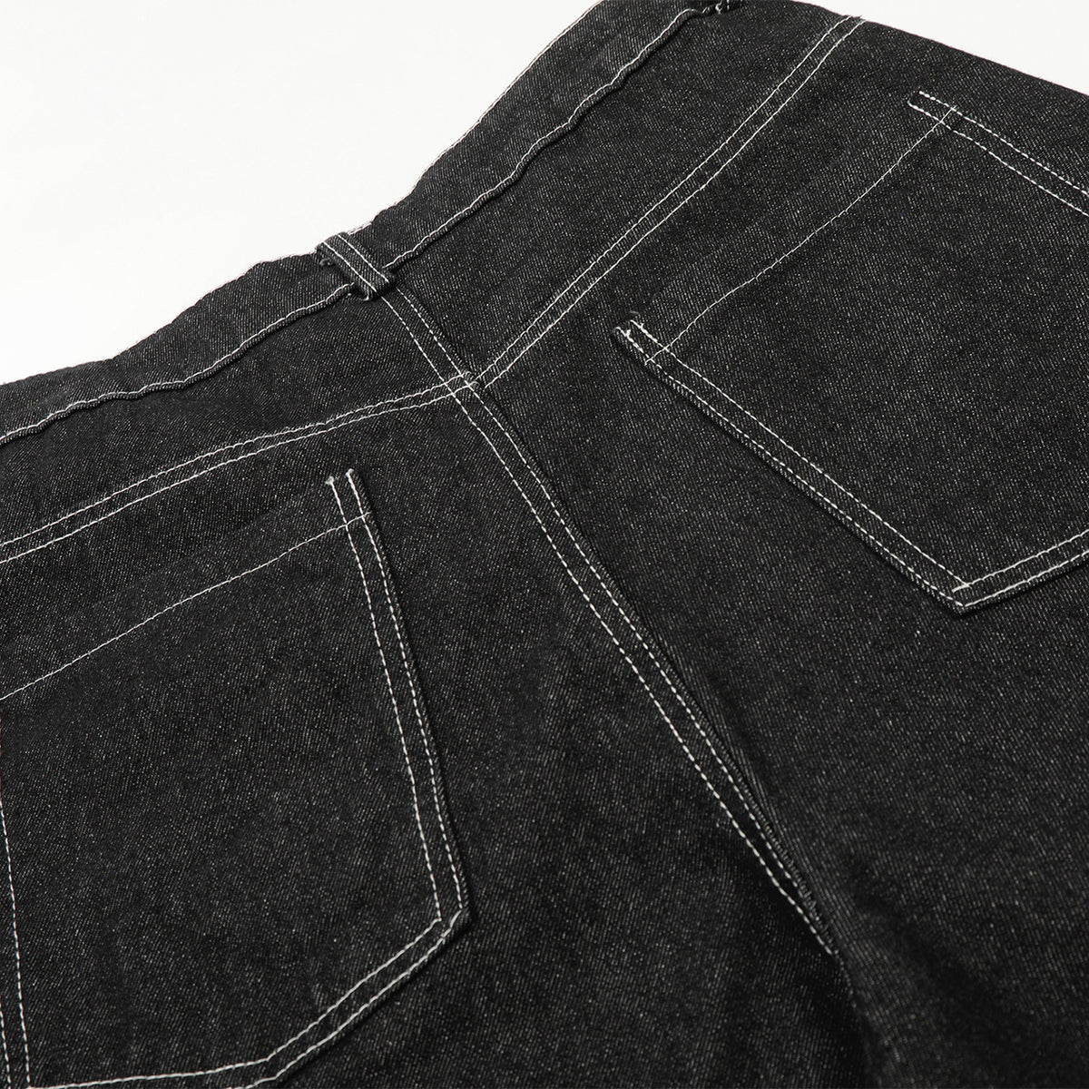Bermudas vaqueras rasgadas con parches de camuflaje