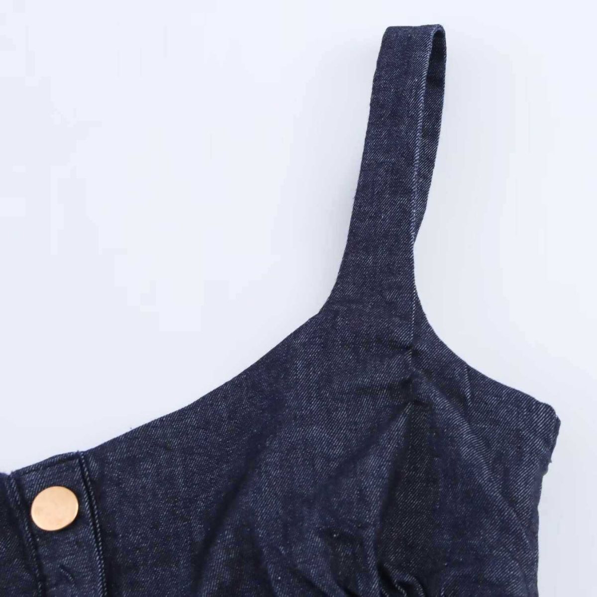 Falda vaquera con bordado de perlas y lavado vintage