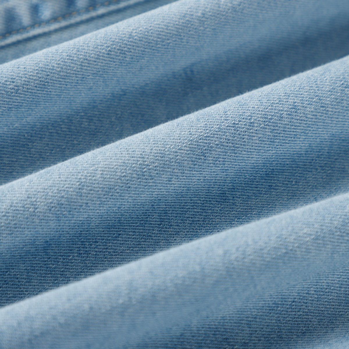 Vestido midi vaquero sin mangas con botones y aberturas en la parte delantera