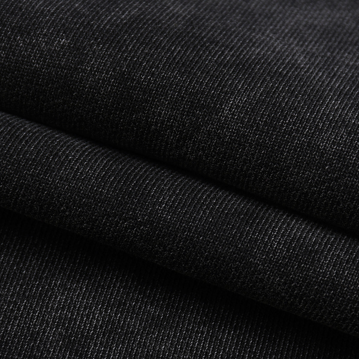 Pantalones cortos deportivos con bordes sin rematar y lavados a la piedra