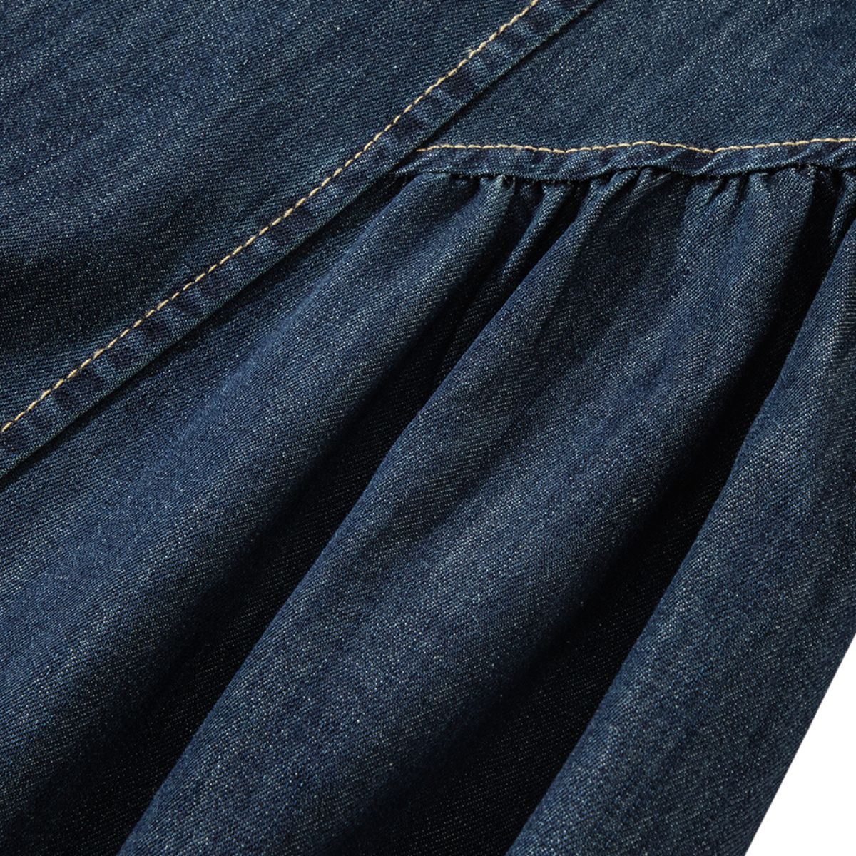 Falda vaquera con bordado de perlas y lavado vintage