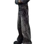 Vaqueros ombré con recortes y bordados florales de mariposas