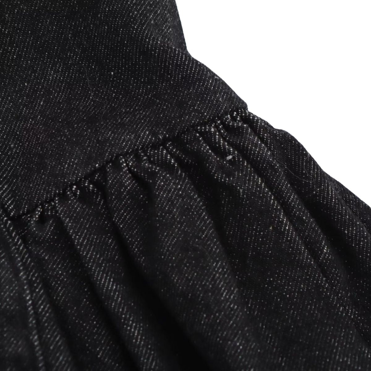 Falda vaquera con bordado de perlas y lavado vintage