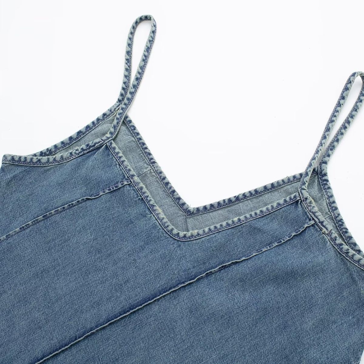 Falda vaquera con bordado de perlas y lavado vintage